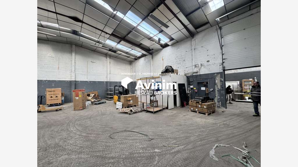 A louer entrepôt stockage 270m² à Stains