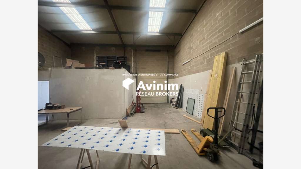 A louer entrepôt de stockage 170m² à Stains