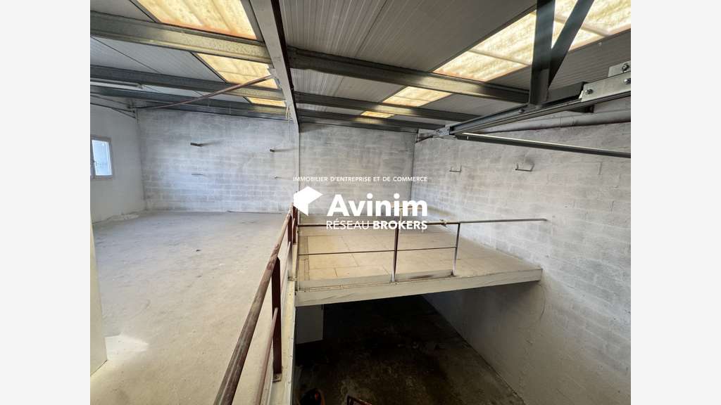 A louer entrepôt stockage 170m²à Stains