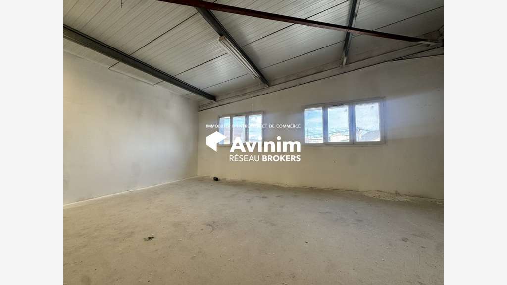 A louer entrepôt stockage 170m²à Stains