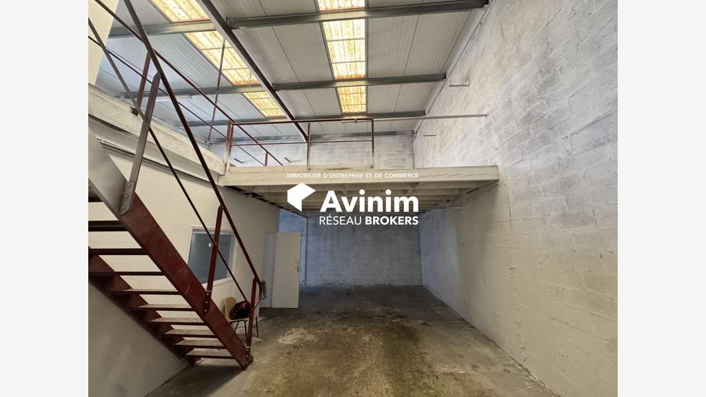 A louer entrepôt stockage 170m²à Stains