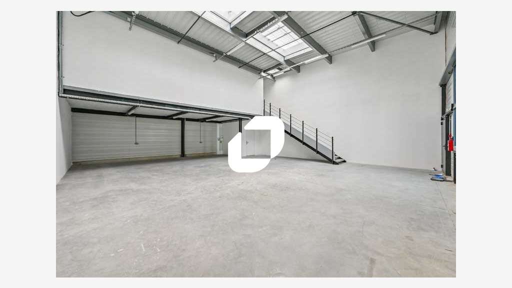 A louer Local d'activité 200m² Stains