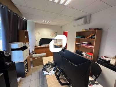 A louer Local d'activité 2500m² Stains