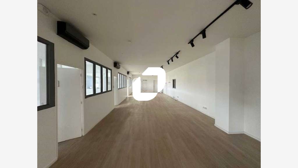 A louer Local d'activité 2500m² Stains