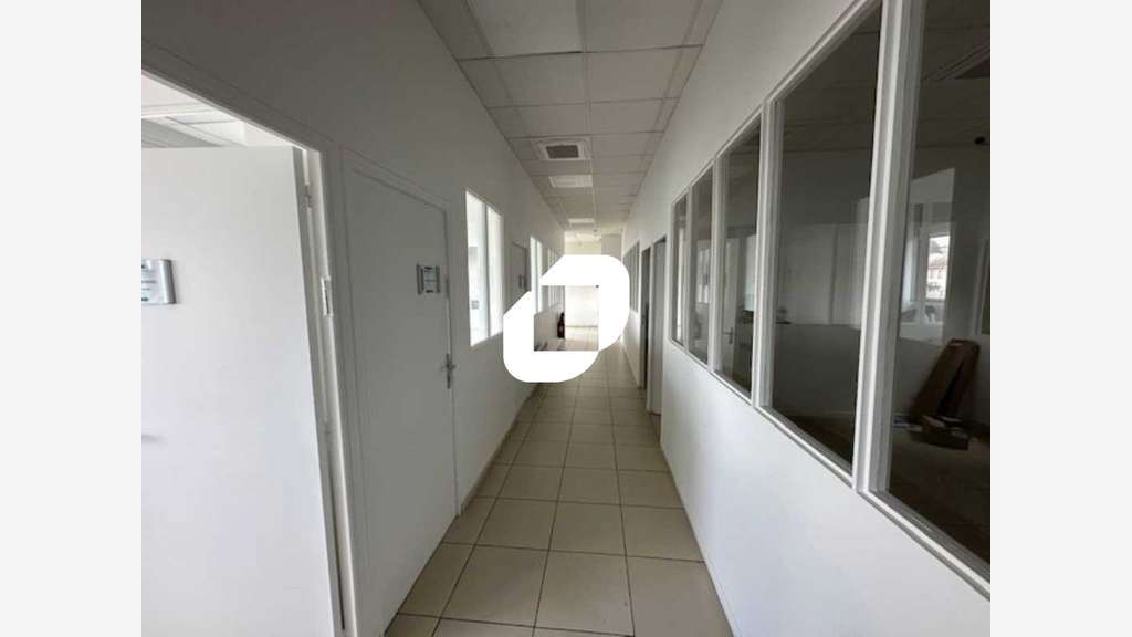 A louer Local d'activité 2500m² Stains