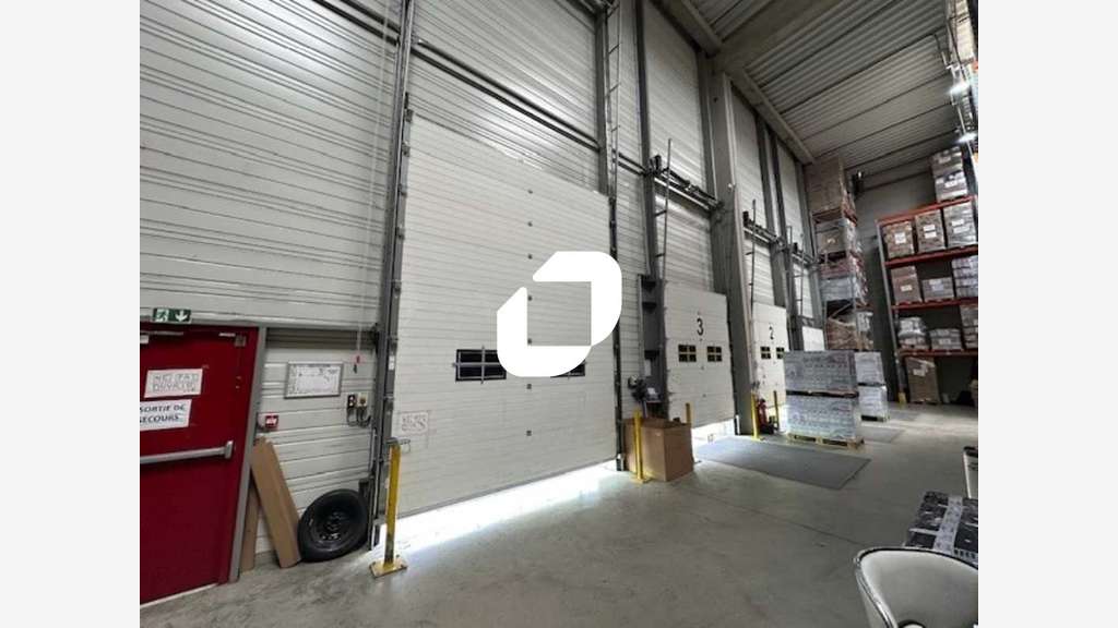 A louer Local d'activité 2500m² Stains