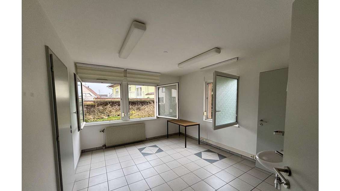 Location local d'activités 68m² à Steinbourg