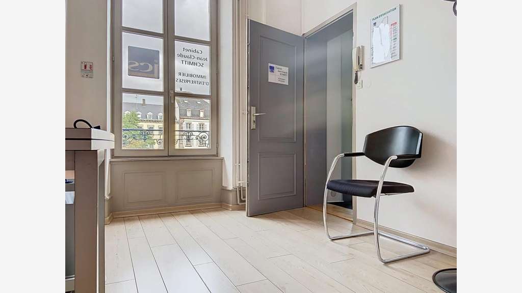 Beau local prof. 56m² Strasbourg quartier Tribunal