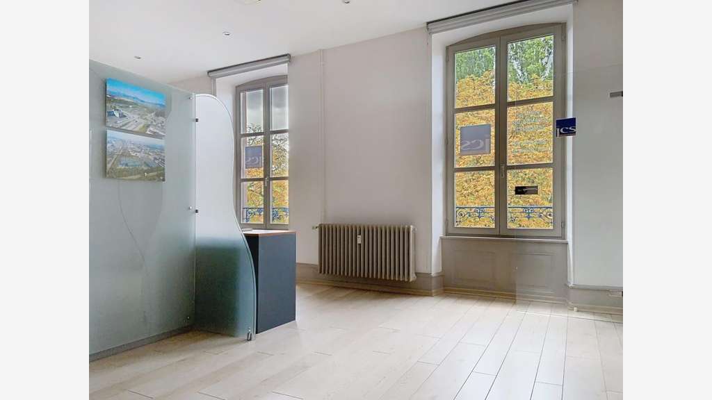 Beau local prof. 56m² Strasbourg quartier Tribunal