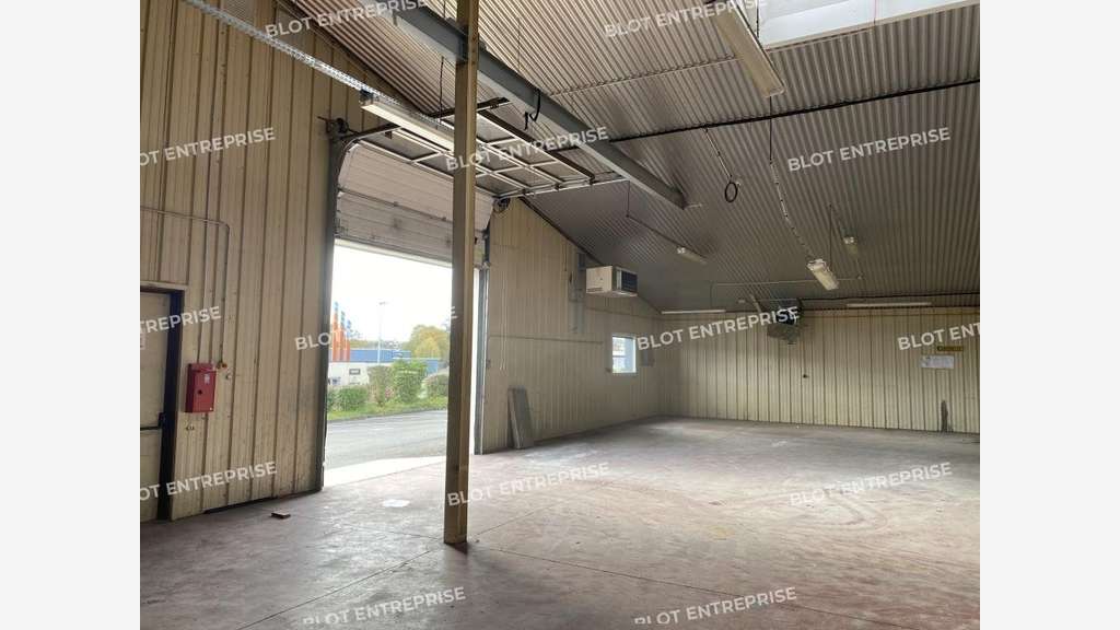 A louer local 195m² zone des Alleux à Taden