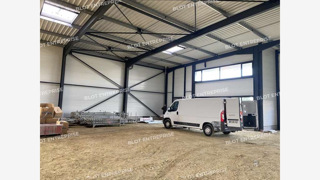 A louer local d'activités 250m² à Dinan Taden
