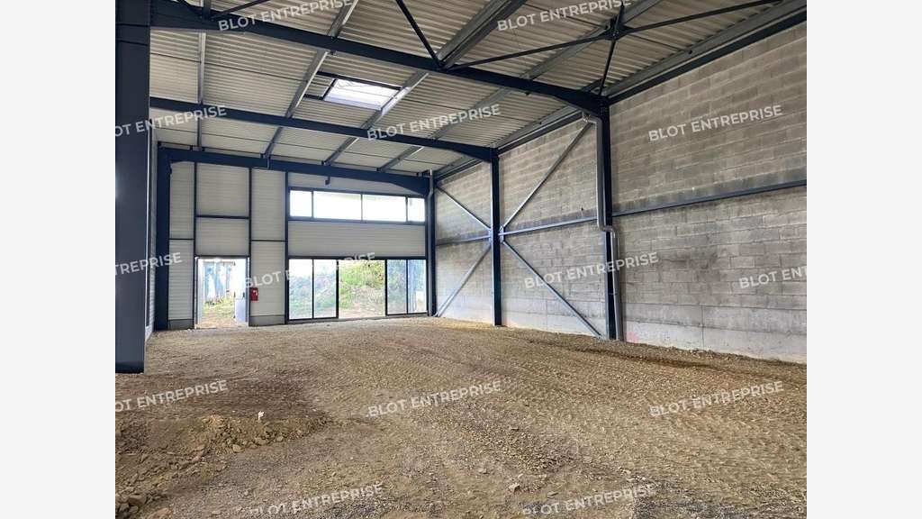A louer local d'activités 250m² à Dinan Taden