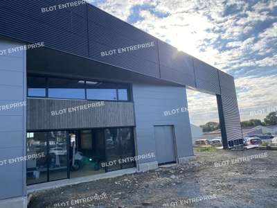 A louer local d'activités 1433m² sur Dinan à Taden