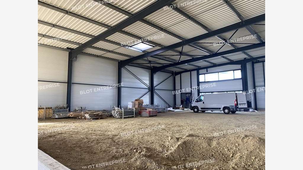 A louer local d'activités 1433m² sur Dinan à Taden
