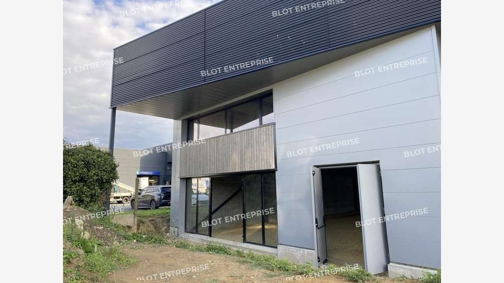 A louer local d'activités 1433m² sur Dinan à Taden