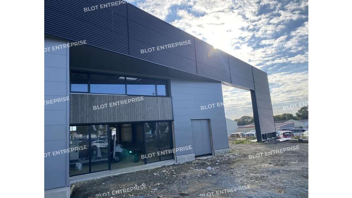 A louer local d'activités 1433m² sur Dinan à Taden