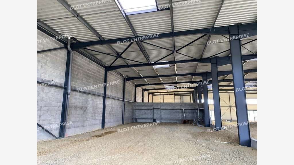 A louer local d'activités 1433m² sur Dinan à Taden