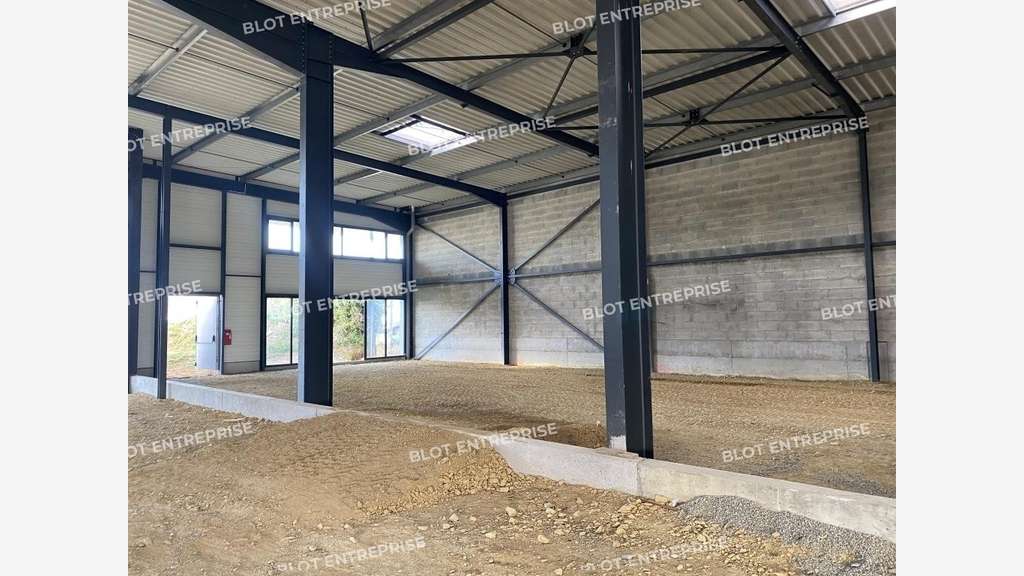 A louer local d'activités 1433m² sur Dinan à Taden