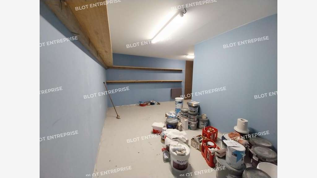 A louer local d'activités 250m² à Taden