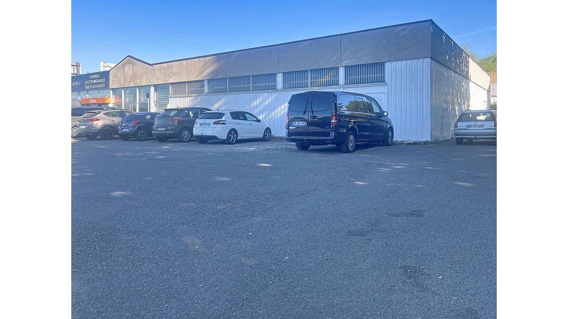 A louer local 609m² empl N°1 à Taillecourt