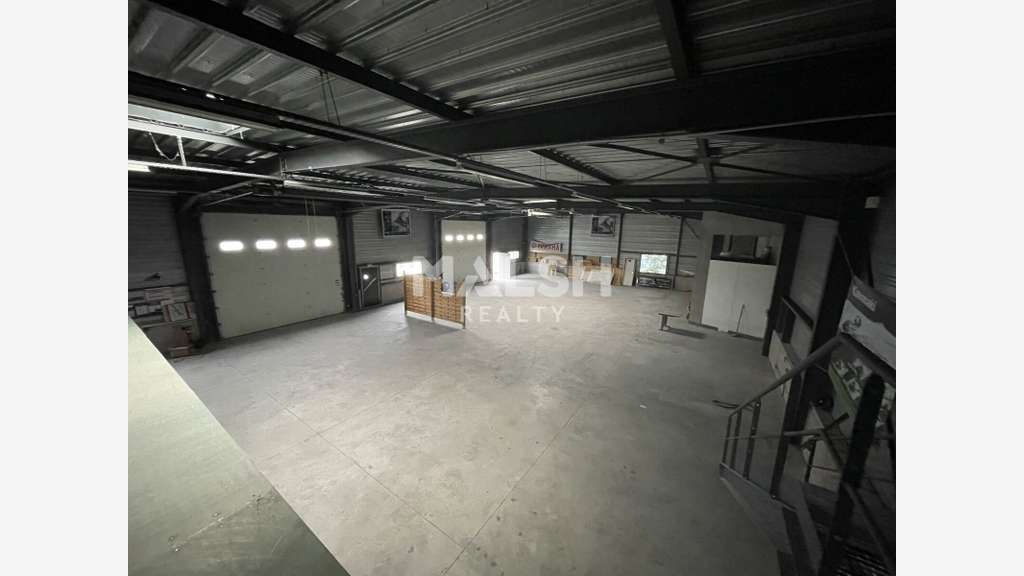 Bâtiment récent 645m² à louer à Taluyers