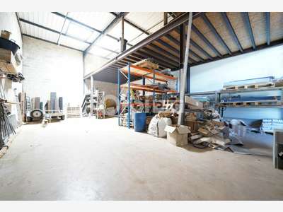 LOCAL D'ACTIVITE A LOUER - 143 m² - TALUYERS