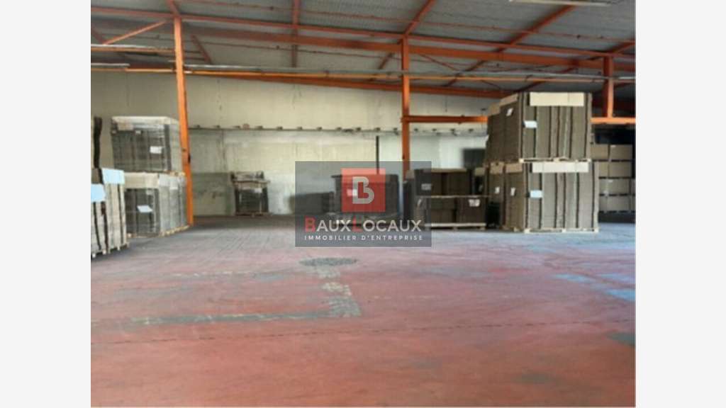 Location entrepôt 3380m² à Tarascon ZI Roubian