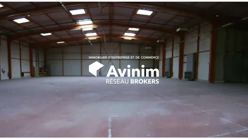 Entrepôt 30000m² 12ha à louer à Tarascon Roubian