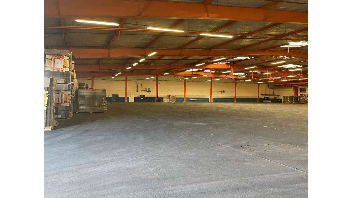 Location entrepot/bureaux 3840 m2 TARASCON 13150