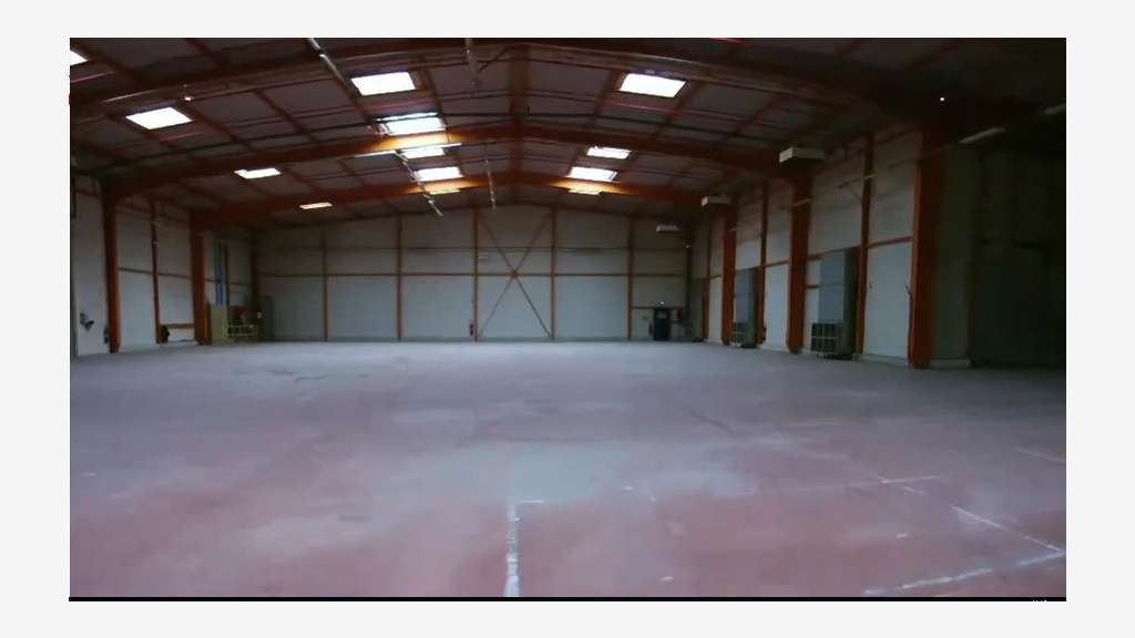 Location entrepot bureaux 2165m² à Tarascon 13150