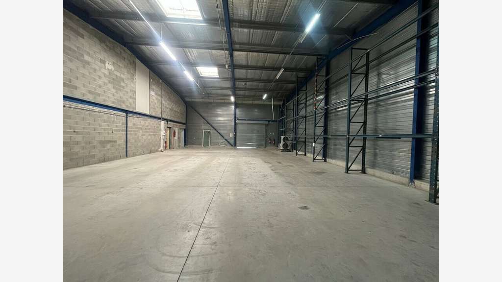 Loue local d'activité 233m² ZAC Roubian Tarascon