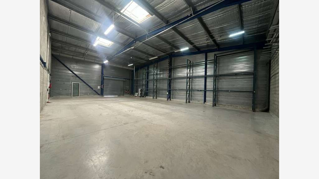 Loue local d'activité 233m² ZAC Roubian Tarascon