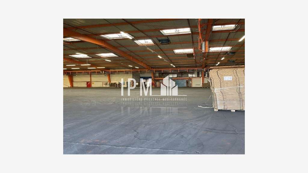 Local d'activités à louer 3685m² à Tarascon 13150