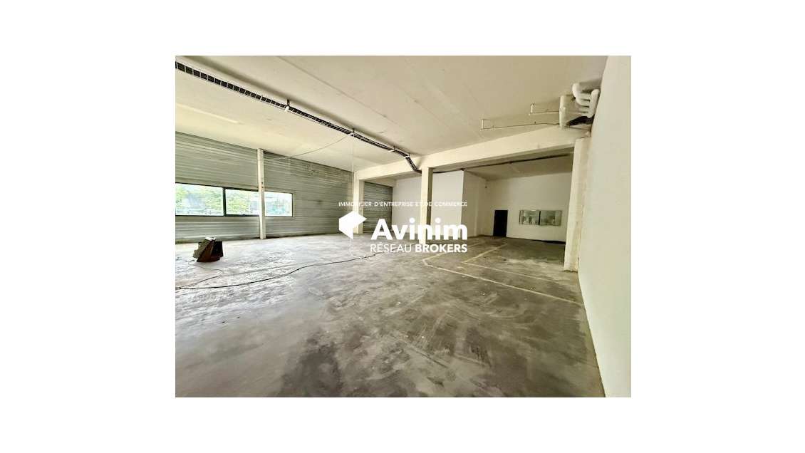 A LOUER – ENTREPÔT DE 920 M² – TAVERNY (95150)
