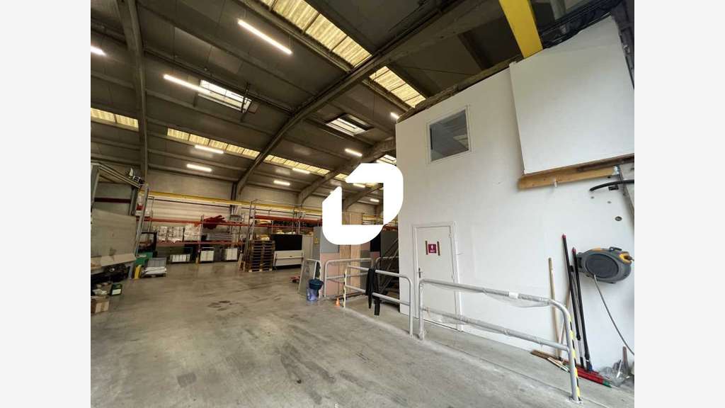  vous propose à la location, des locaux d'