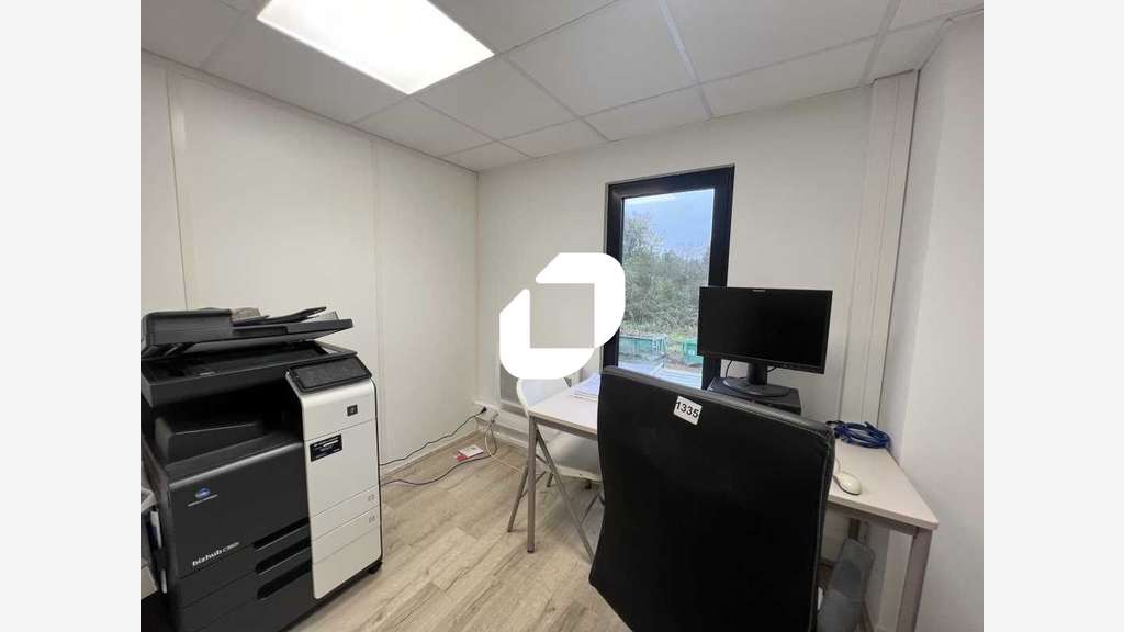  vous propose à la location, des locaux d'