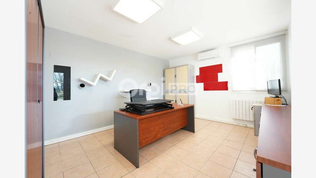 Local d'activité 382m² à louer à Ternay