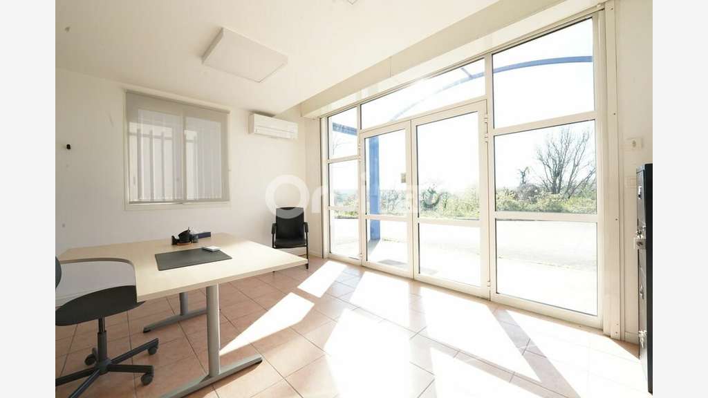 Local d'activité 382m² à louer à Ternay