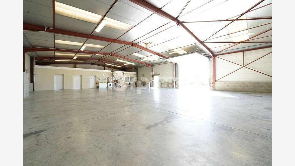 Local d'activité 382m² à louer à Ternay