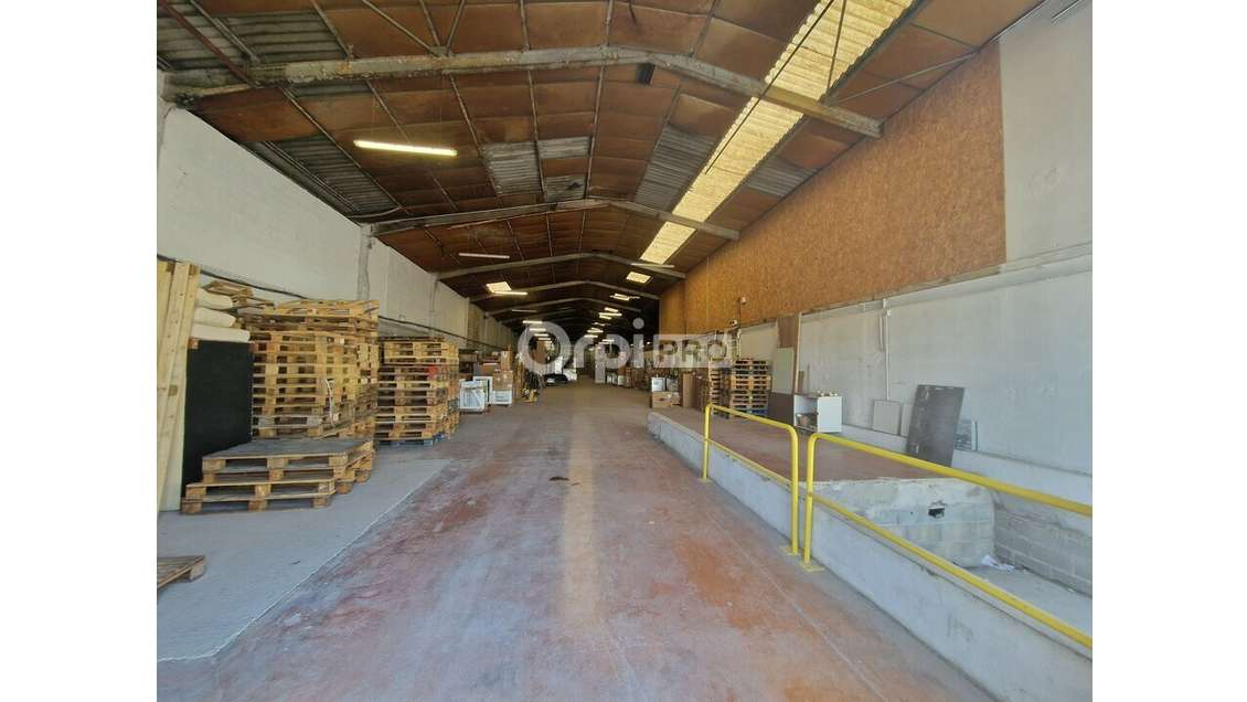 A louer local pro 2184m² zone d'activité Terrasson