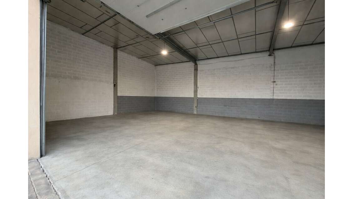 Dépôt entrepôt de 160m² à louer en ZA de Teyran