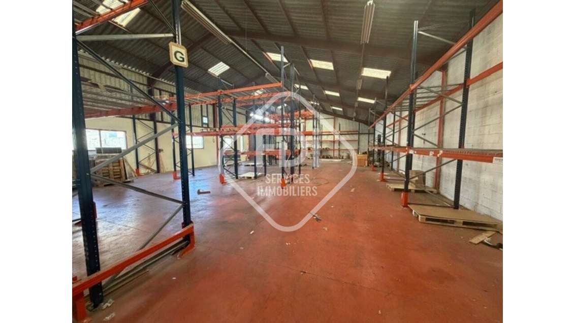 Local d'activité de 632m² à louer à Teyran