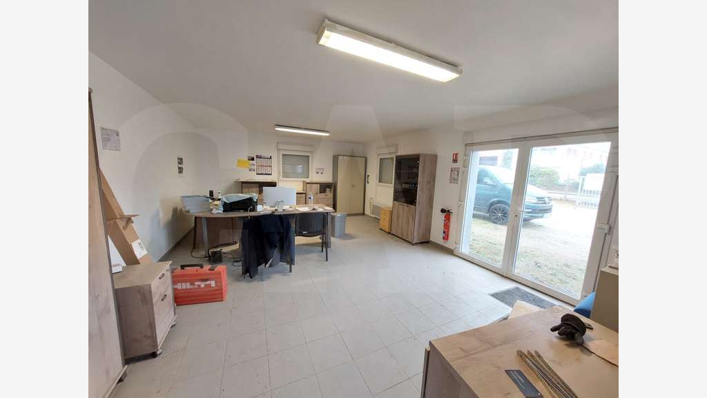A louer local d’activité 486m² à Vannes Est
