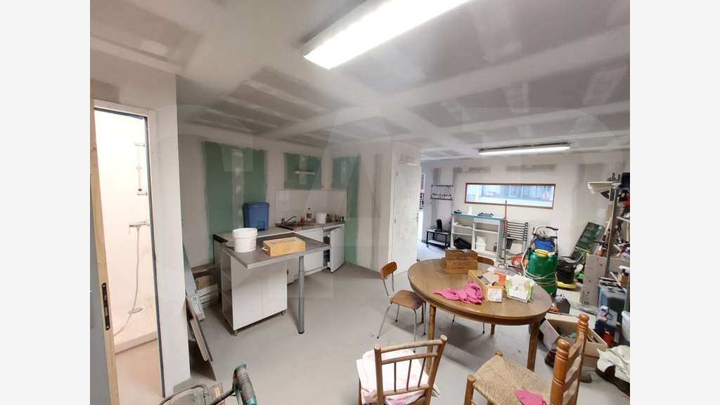 A louer local d’activité 486m² à Vannes Est