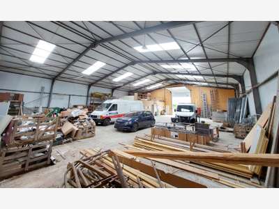 A louer local d’activité 486m² à Vannes Est