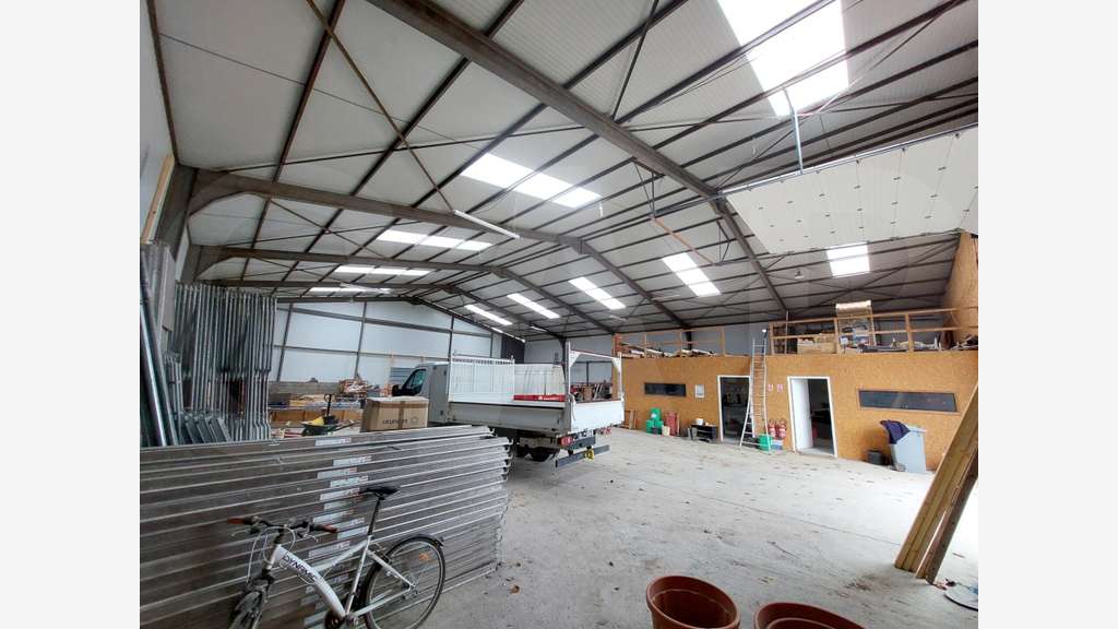 A louer local d’activité 486m² à Vannes Est