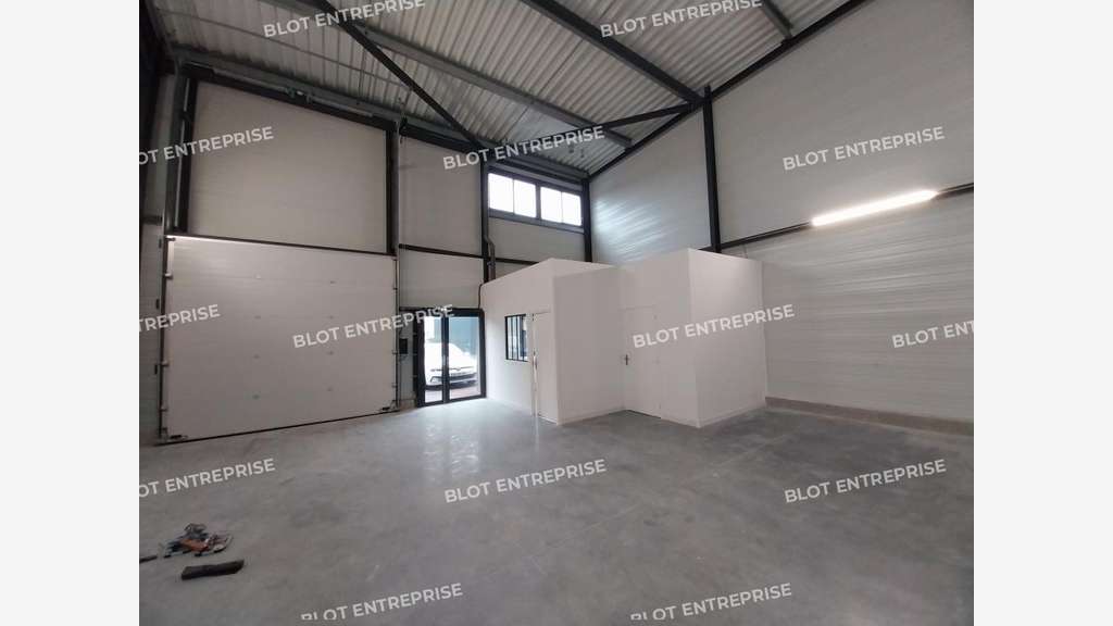A louer local d'activités 125m² ZA Landy à Theix