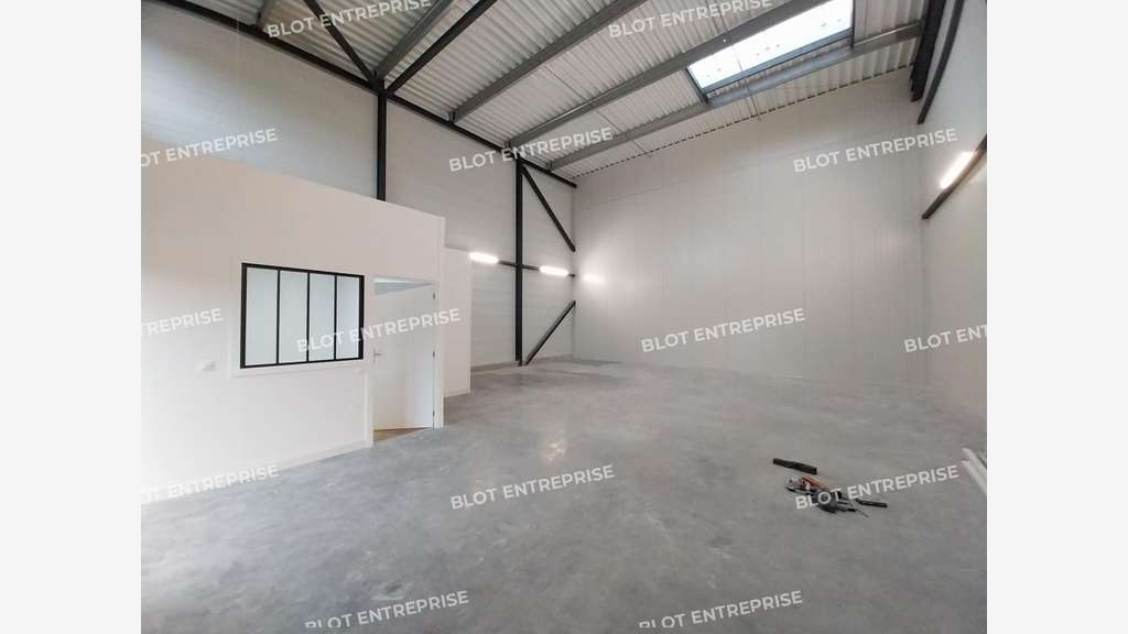 A louer local d'activités 125m² ZA Landy à Theix