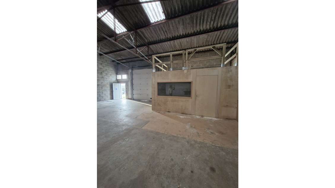 A louer local d'activité 200m² à Vannes Est