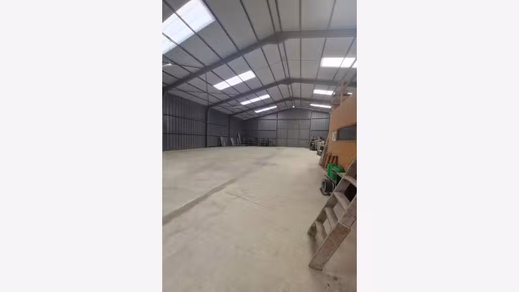 VANNES EST - Local d'activités ISOLÉ de 500 m²